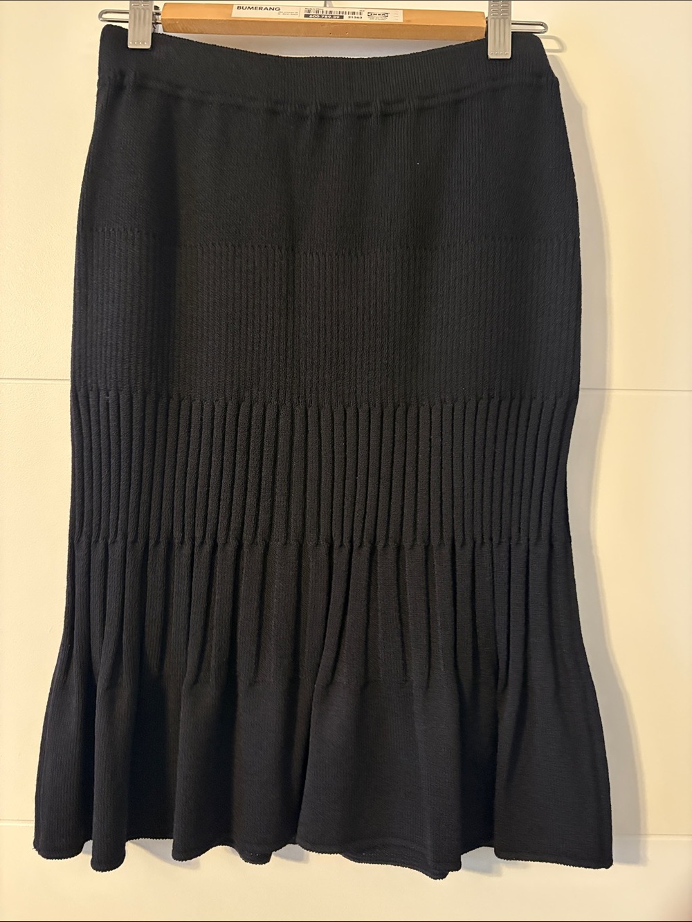 St.John Sz4  Black Ribbed Knit Flared Hem Skirt